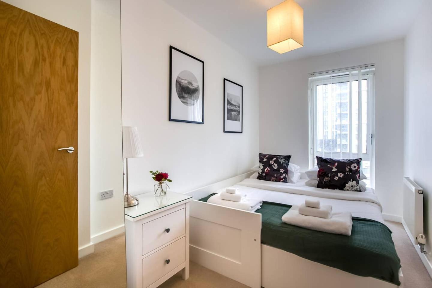 Guestready - Comfort By The Thames, W/ Balcony London Exteriör bild