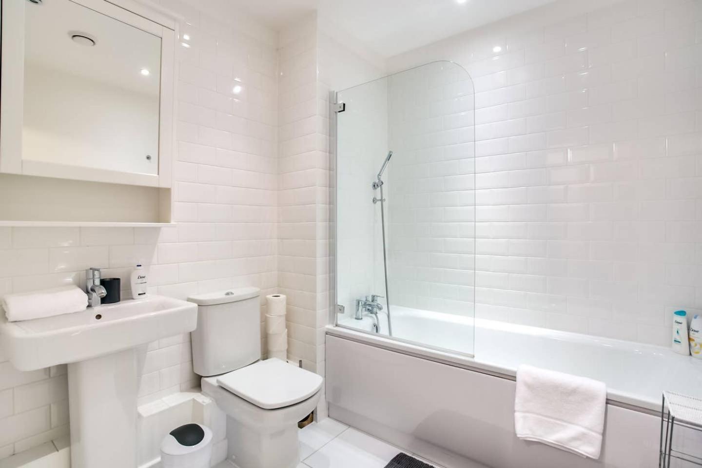Guestready - Comfort By The Thames, W/ Balcony London Exteriör bild
