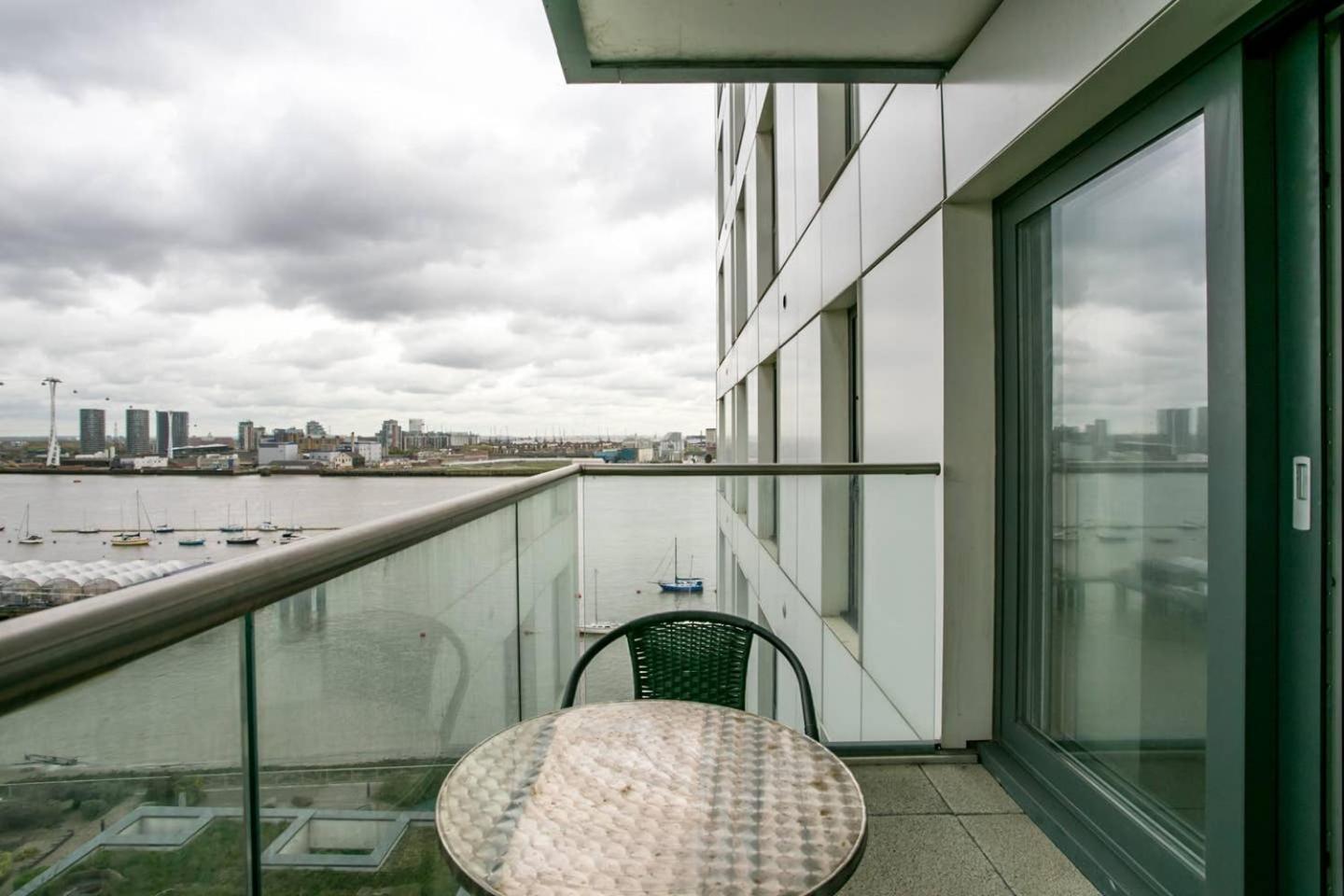 Guestready - Comfort By The Thames, W/ Balcony London Exteriör bild