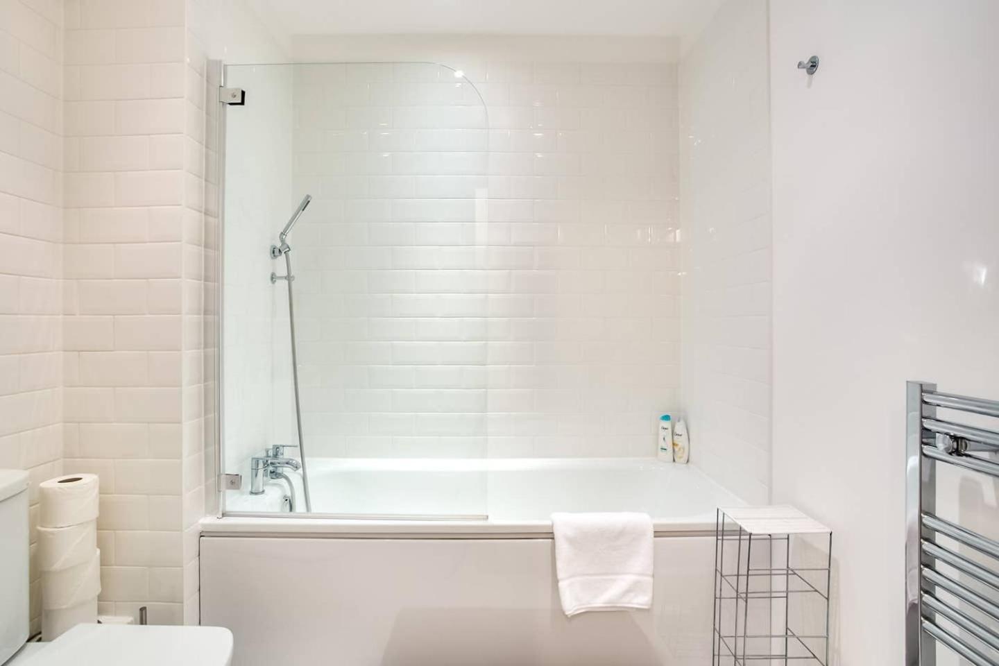 Guestready - Comfort By The Thames, W/ Balcony London Exteriör bild